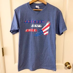 🌸 American Eagle patriotic USA graphic T-shirt